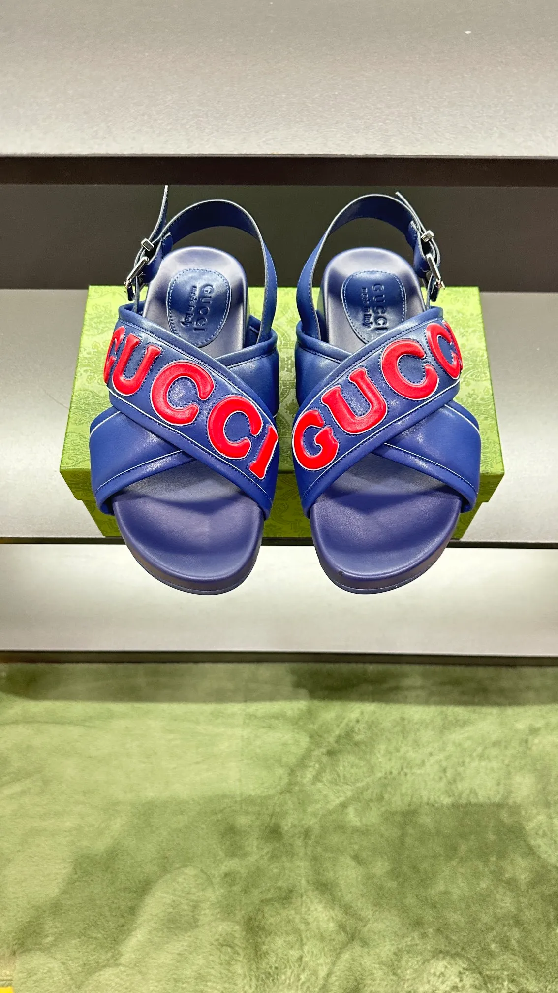 [G Family Couple Style] P: 320💰Female size 36~40 Men's size 39~45, (46. Custom-made GG slippers for men and women. This slipper is made of GG polyester fiber and is decorated with a Gucci label on the front, which adds a striking logo feel to the style. Beige GG recycled polyester fiber, same size for men and women, leather trim
